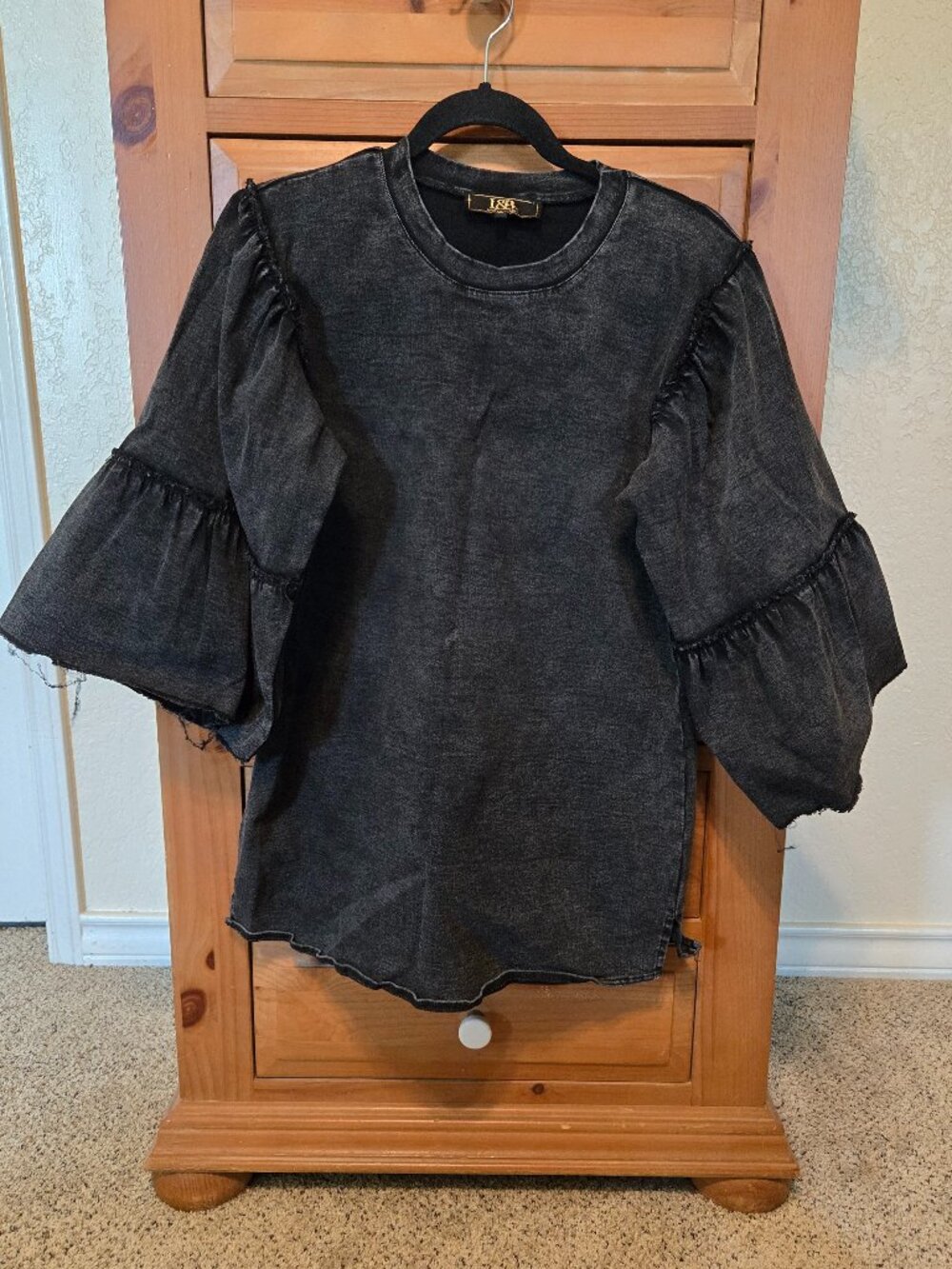 Lucky and Blessed Boutique Black Bell Sleeve Top Womens Medium